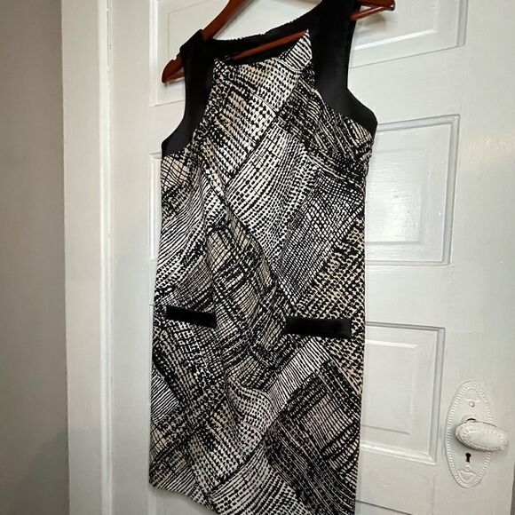 ABāStudioāSleevelessĀ &āFauxāPocketsāDress - Picture 2 of 11